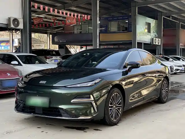  Geely Galaxy Galaxy Xingyao 8 2025 130km EM-i Premium Edition
