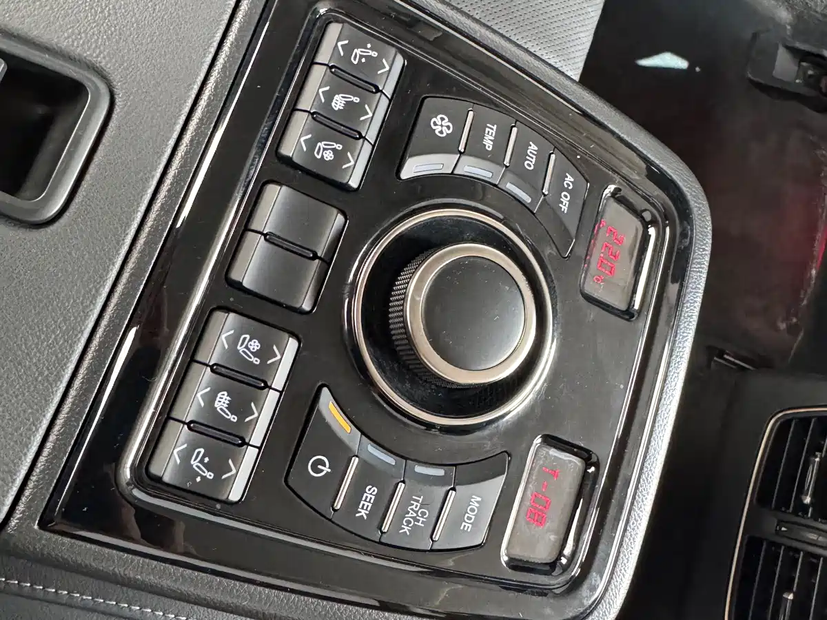 صورة 15 - Hongqi H7