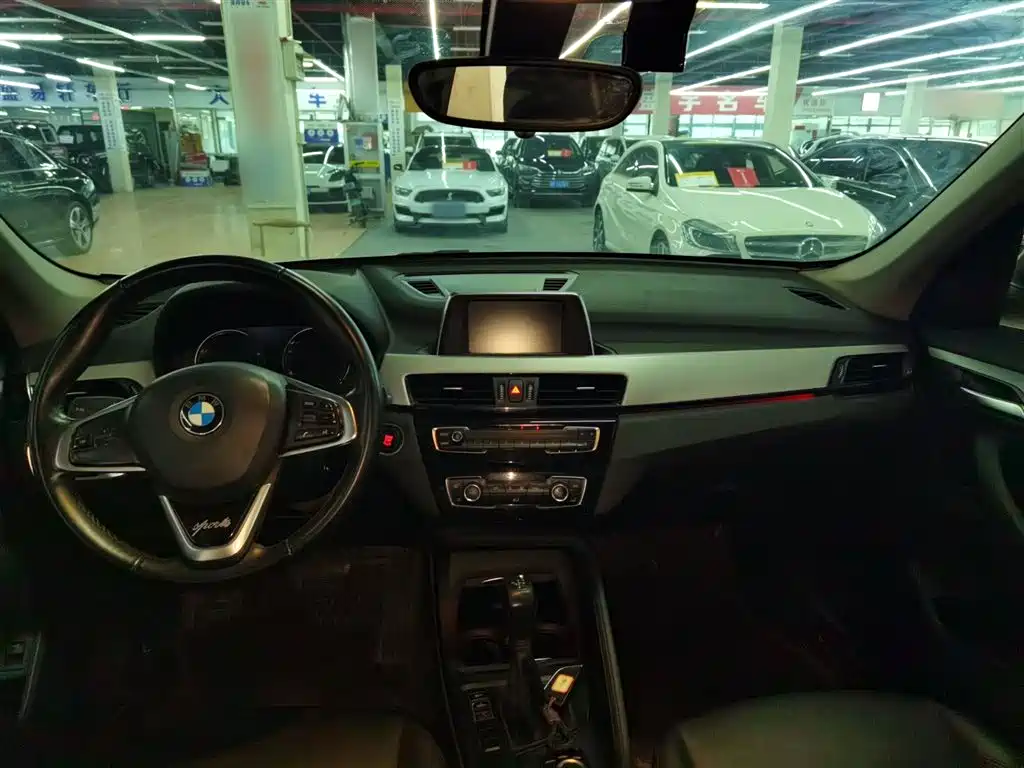 BMW X1 2019 sDrive20Li Leading Model фото 12