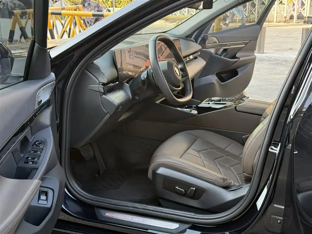 BMW 5 Series 2024 525Li Luxury Package фото 15