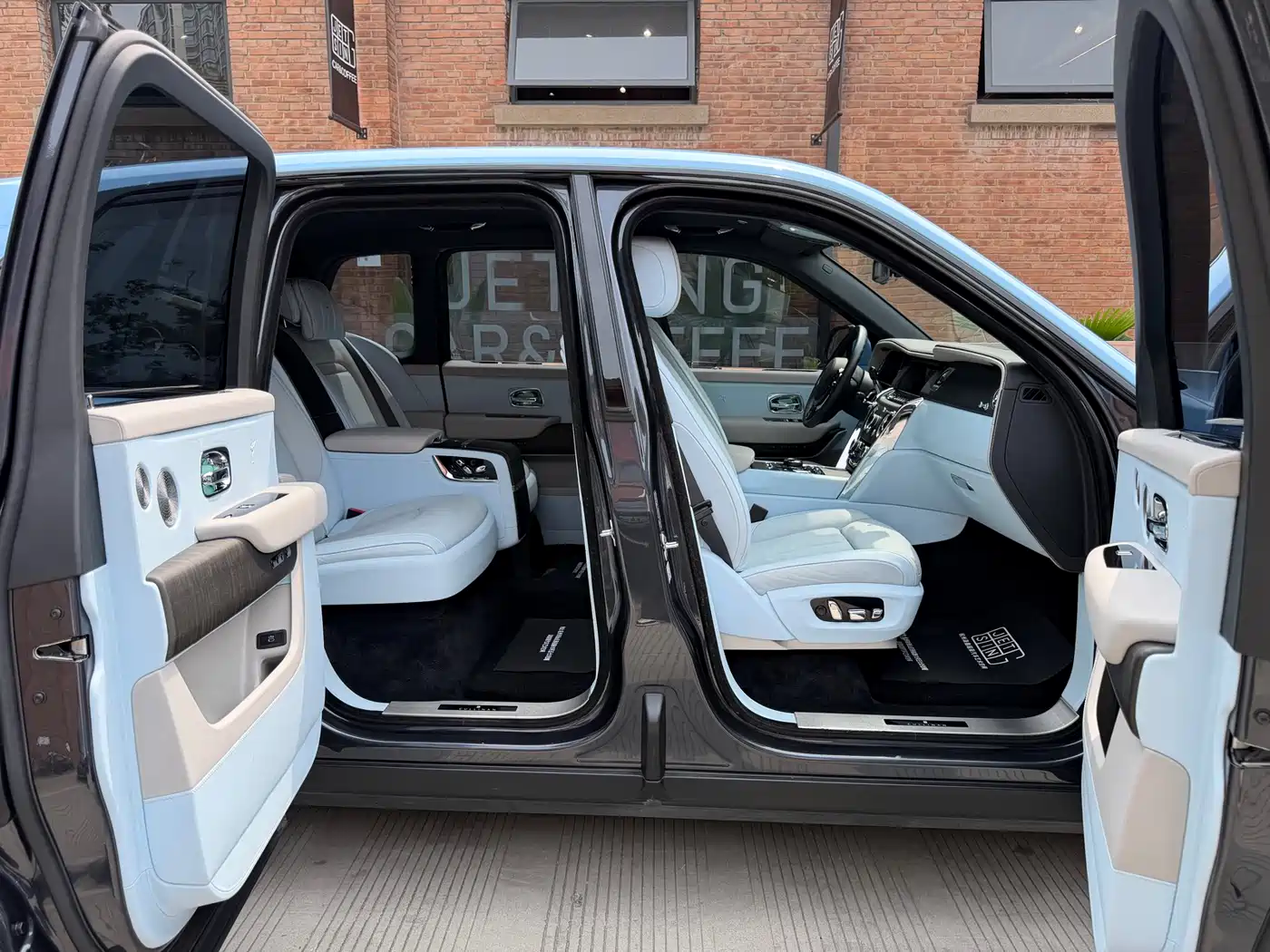 Rolls-Royce Cullinan 2018 4-Seater Version фото 10
