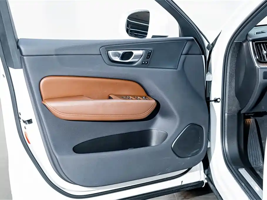 VOLVO XC60 PLUG IN HYBRID