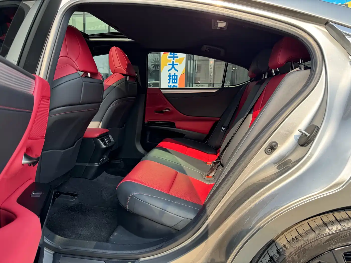 Lexus ES 2021 300h F SPORT фото 9