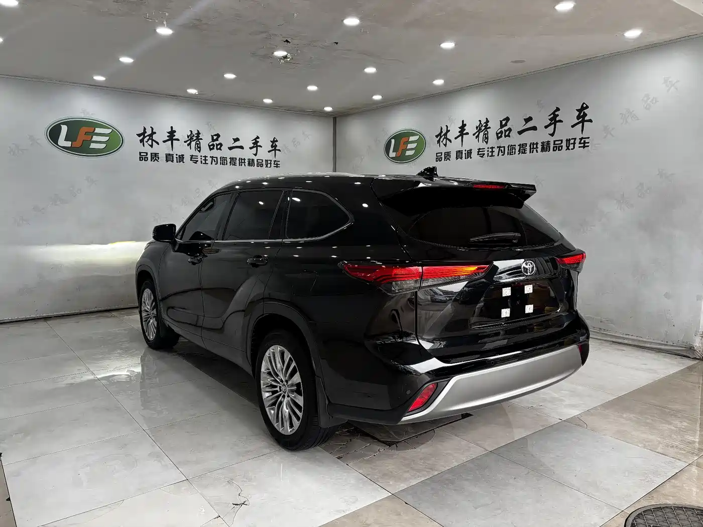 Toyota Highlander 2024 380T AWD Premium 7-Seater фото 7
