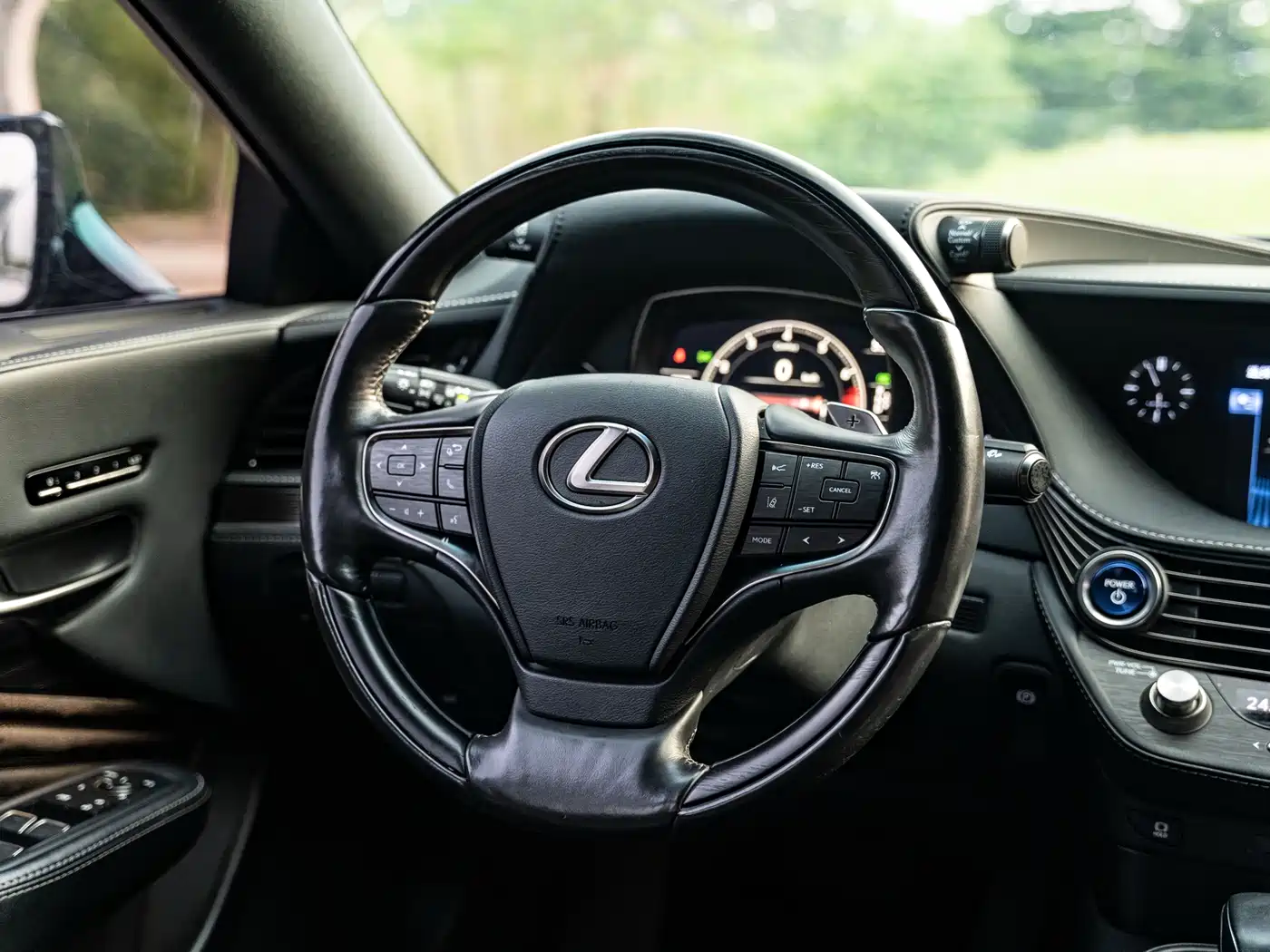 Фото 11 - Lexus LS