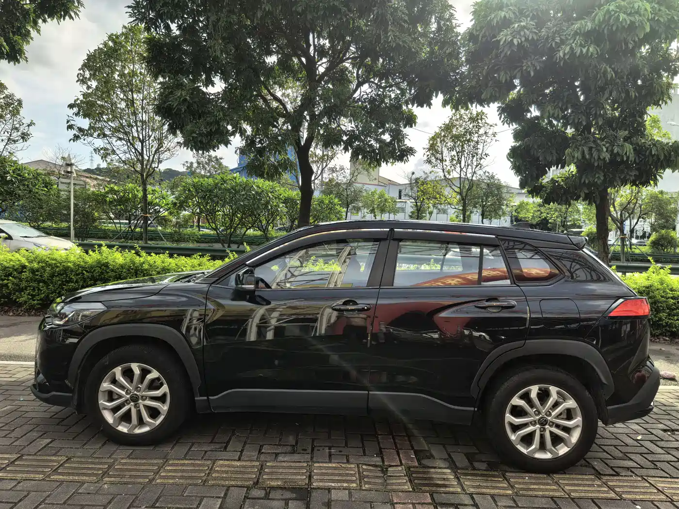 Toyota Frontlander 2022 2.0L CVT Elite фото 4