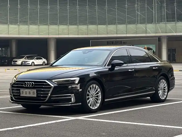 Audi A8 2019 A8L 50 TFSI quattro Comfort — фото 1