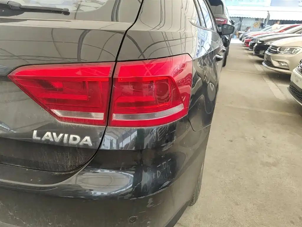 Volkswagen Lavida Tour 2013 1.6L Automatic Trend Style фото 8