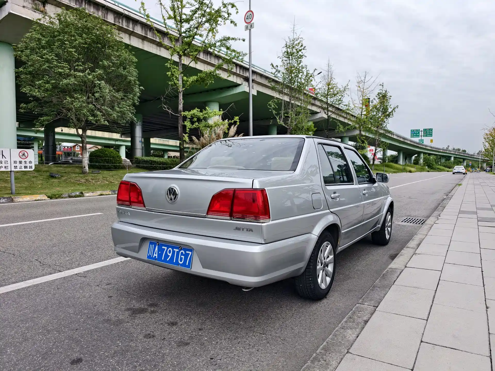 Photo 4 - Volkswagen Jetta