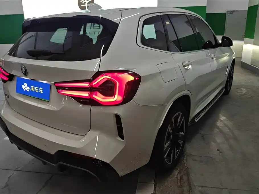 BMW iX3 2024 Leading Edition фото 3