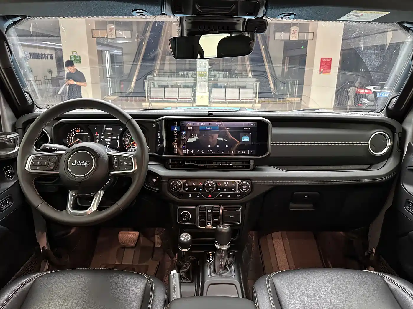 Jeep Wrangler 2023 2024 Model 2.0T Sahara Four-Door Version
