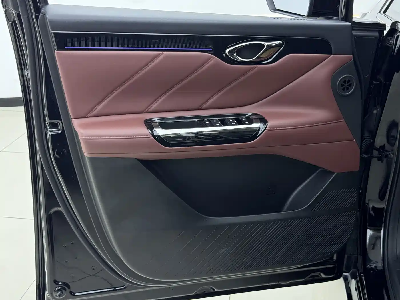 GAC Trumpchi Trumpchi E8 NEV 2024 Model 150km MAX+ фото 14