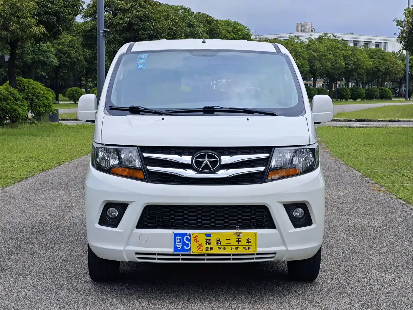 JAC Refine M3 2016 2015 Maker Edition 1.6L Luxury Smart