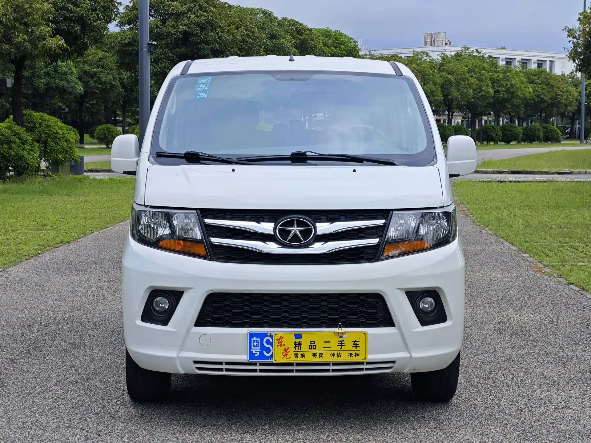 Фото 2 - JAC Refine M3