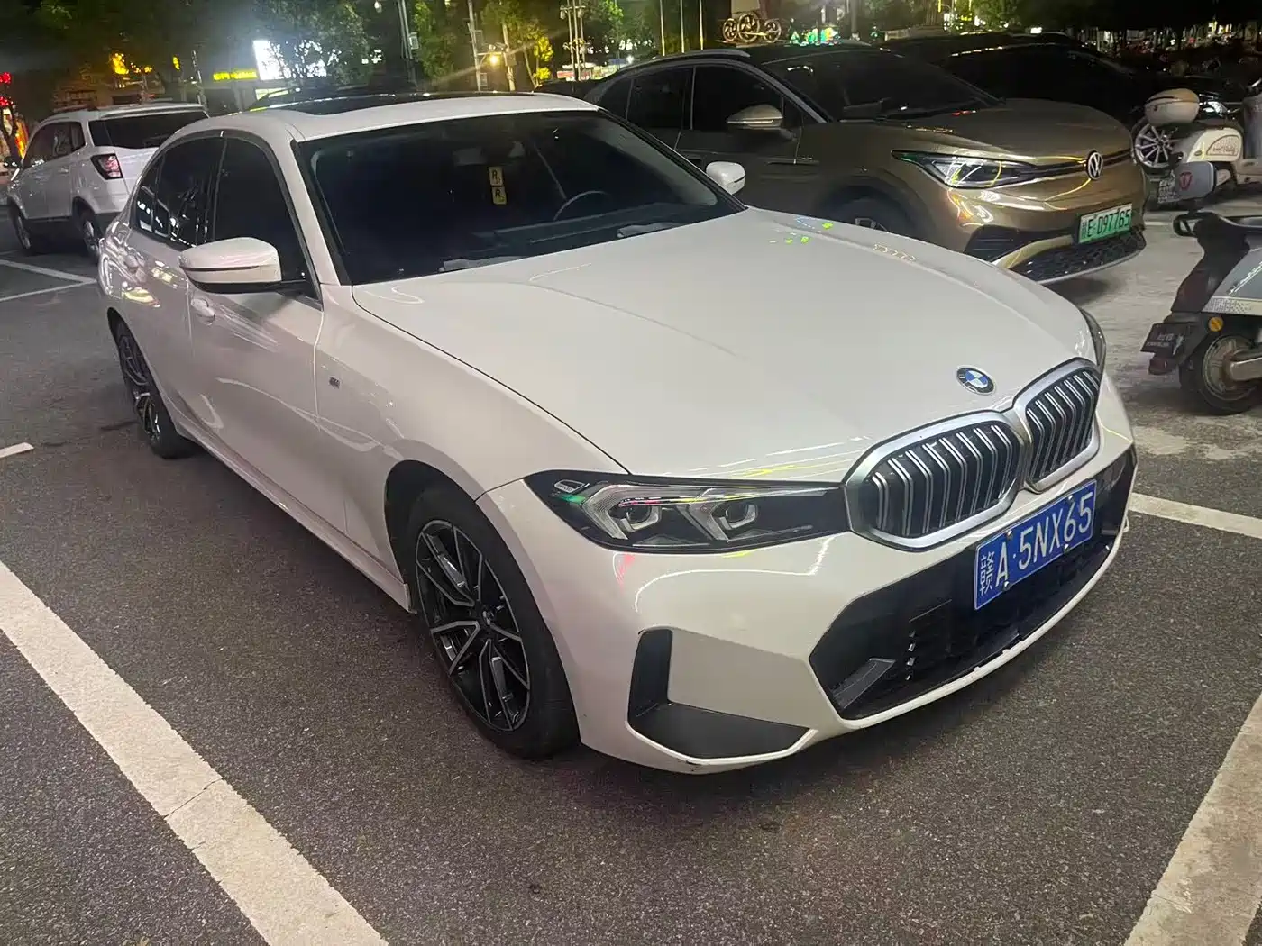 Photo 3 - BMW 3 Series