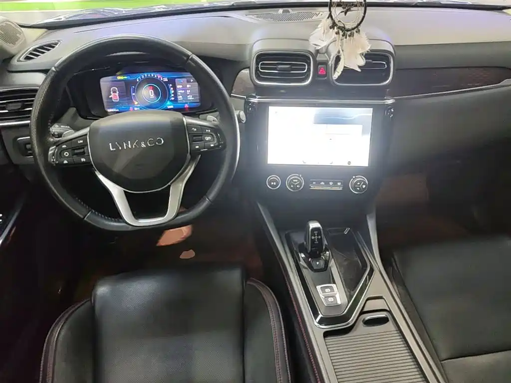 Lynk & Co 02 2018 1.5T DCT 2WD Power Edition China V фото 10