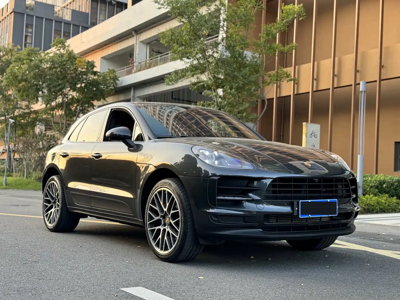 PORSCHE MACAN