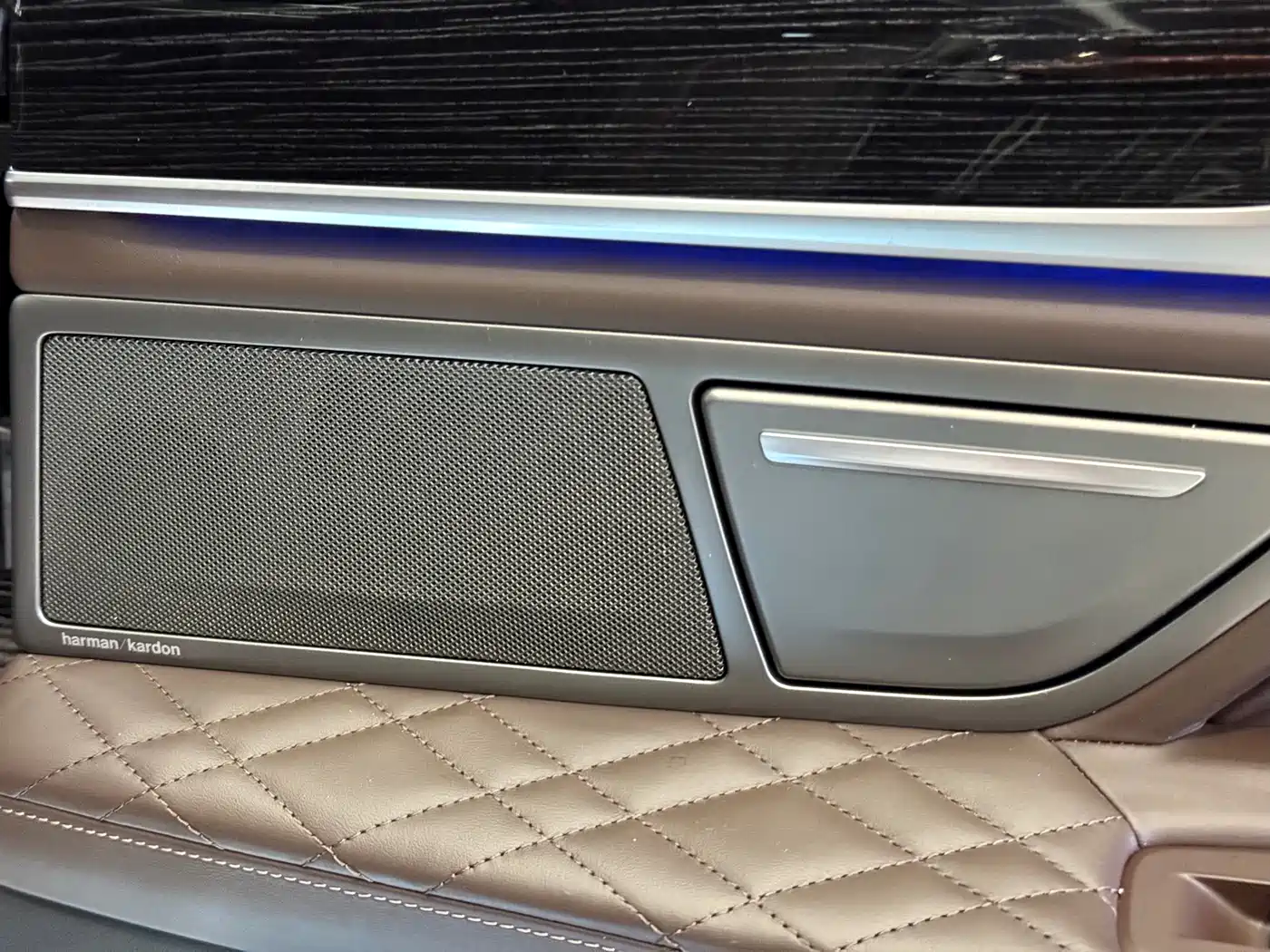 BMW 7 Series 2021 Model 740Li Leading M Sport Package фото 12