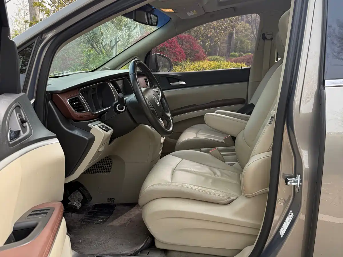 Buick GL8 2018 28T Luxury Model China VI фото 6