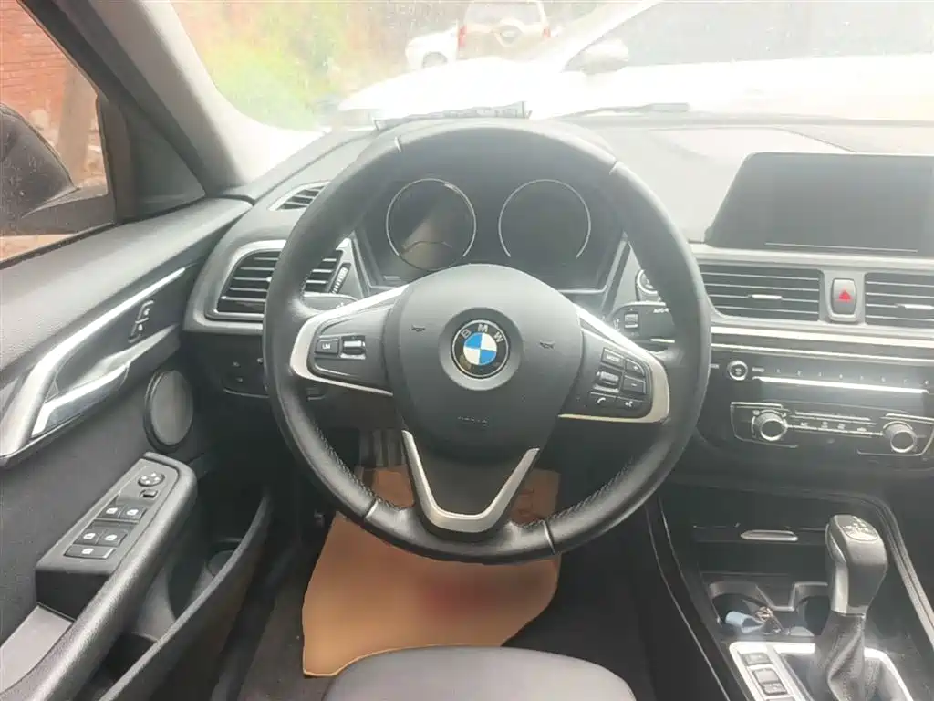 BMW 1 Series 2018 Facelift 118i Sport фото 17