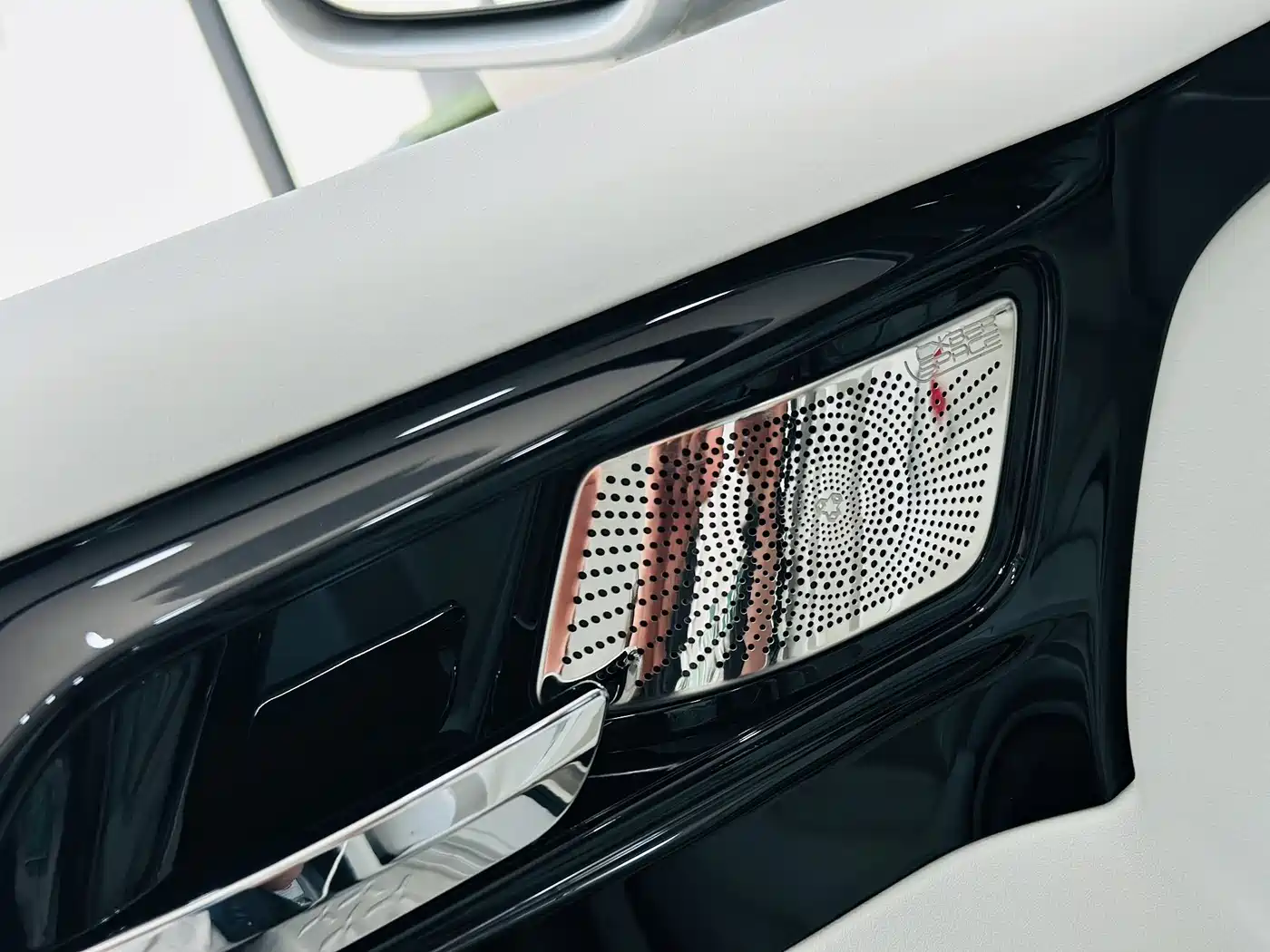 TANK CO CREATION TANK 300