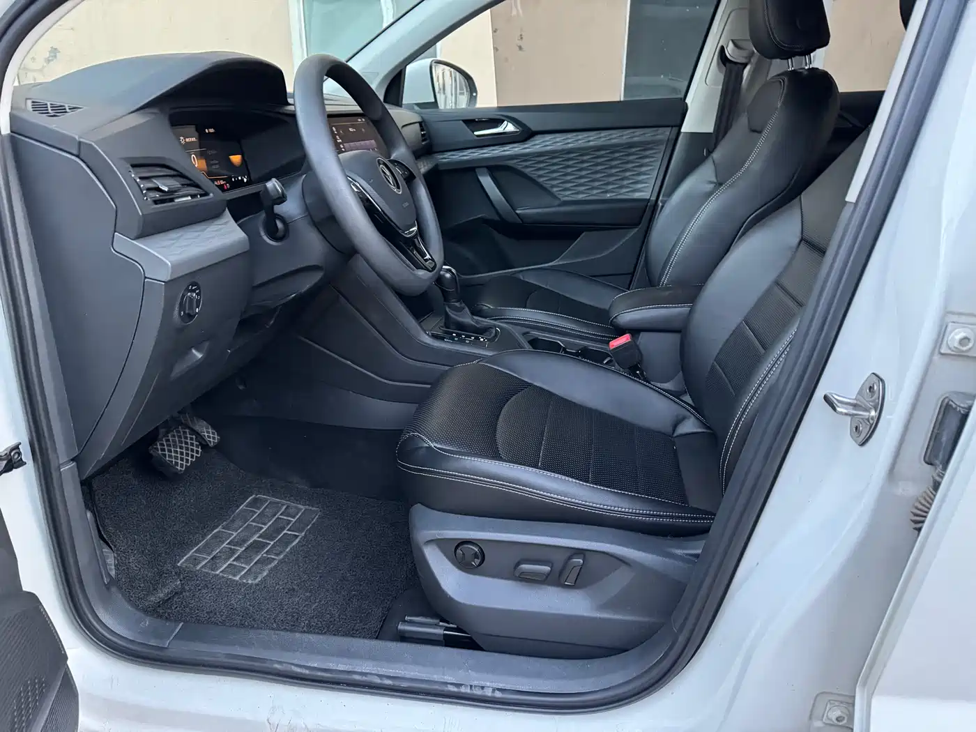 Volkswagen Tharu 2022 280TSI FWD Luxury Edition фото 6