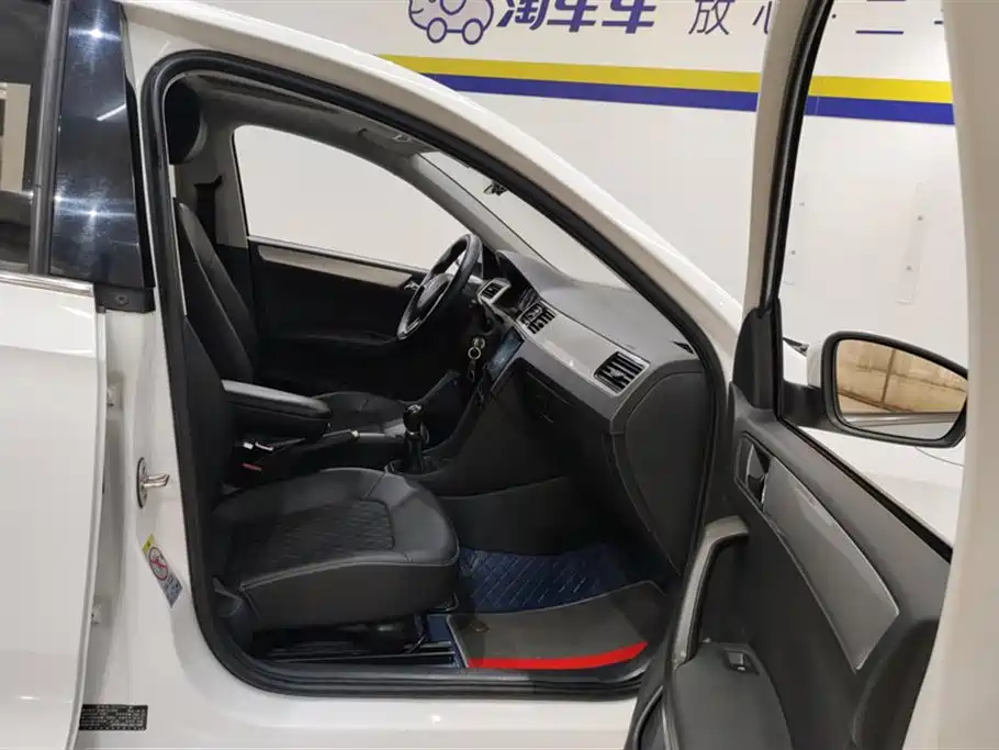 Škoda Rapid 2018 1.6L Manual Comfort Edition фото 8