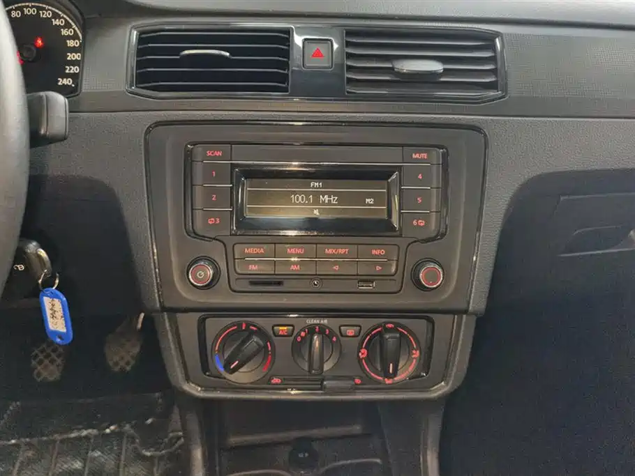 Volkswagen Santana 2016 1.4L Manual Trend Edition фото 13