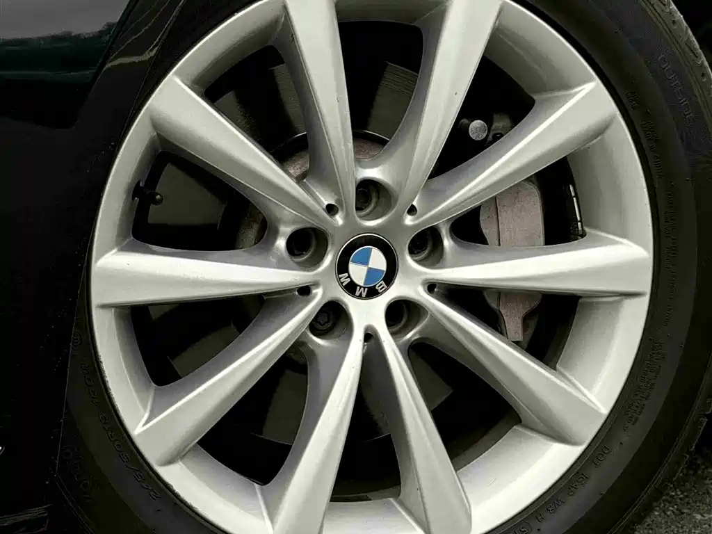 BMW 7 Series 2016 730Li Leading фото 8