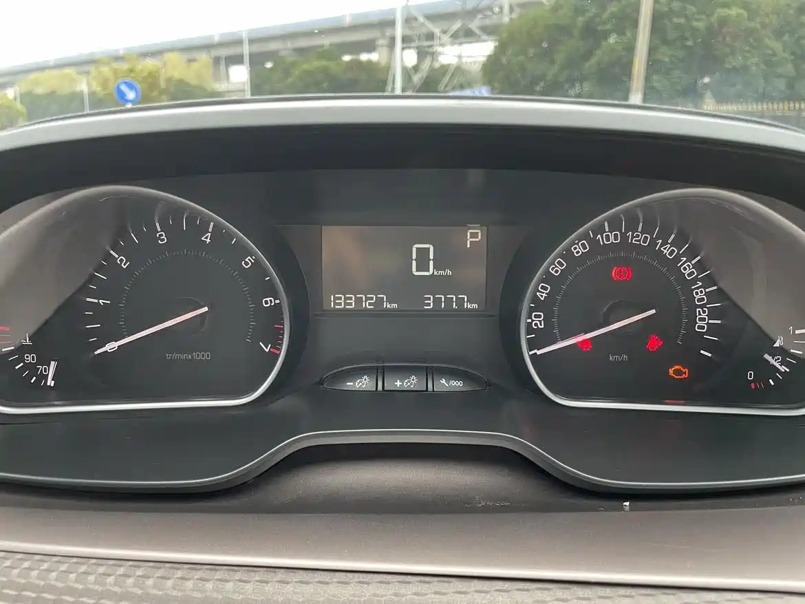 Peugeot 2008 2014 1.6L Automatic Fashion Edition фото 8
