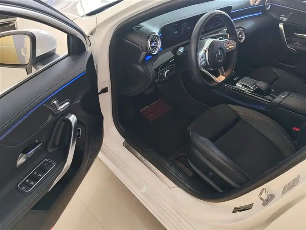 Mercedes-Benz A-Class 2019 A 200 L Sport Sedan фото 16