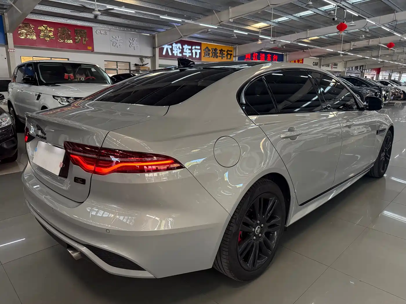 Photo 11 - Jaguar XEL