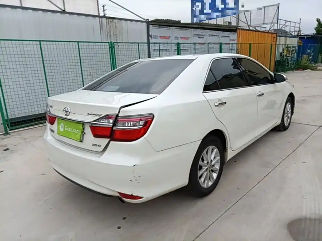 Фото 5 - Toyota Camry