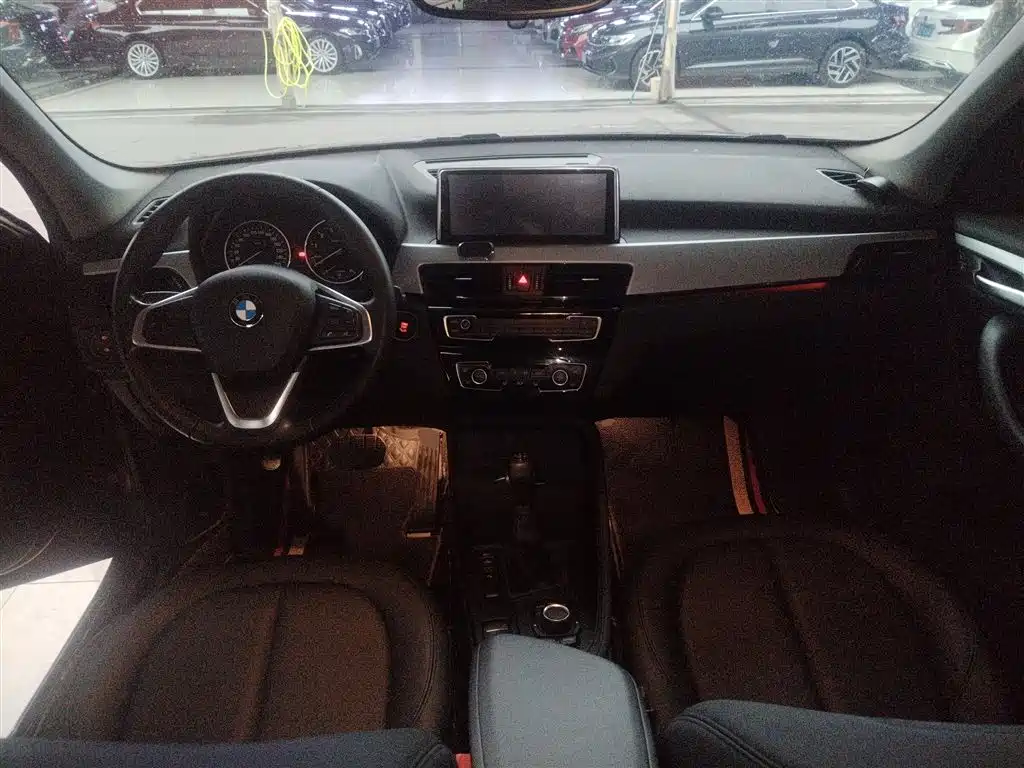 BMW X1 2016 sDrive18Li Premium Model фото 10