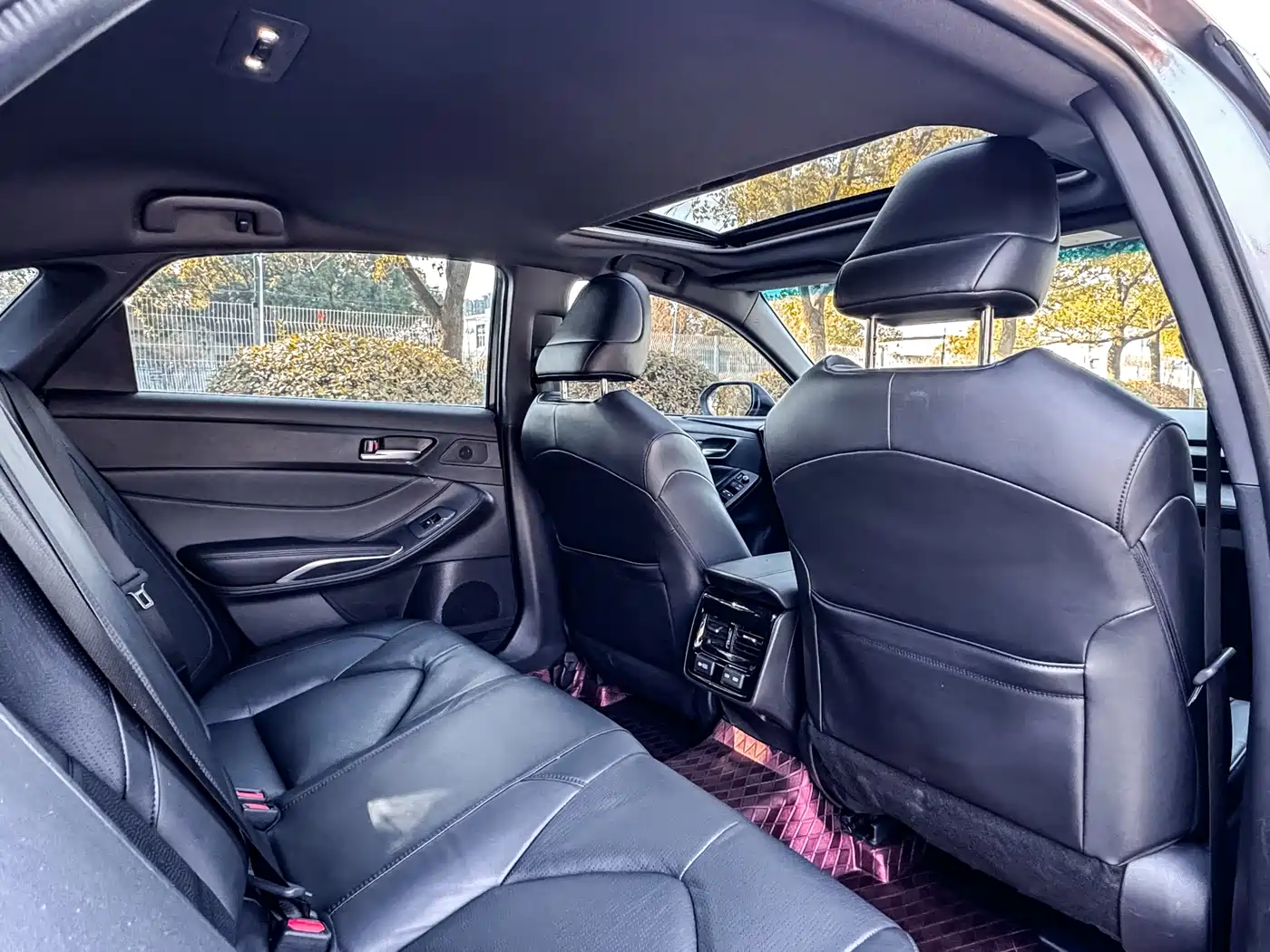 Toyota Avalon 2022 2.0L XLE Premium фото 16