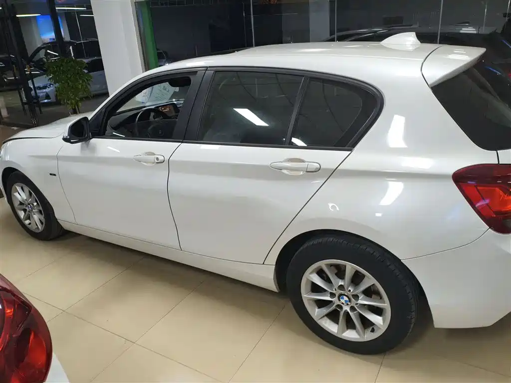 BMW 1 Series (Import) 2013 Facelift 116i Urban Model фото 5
