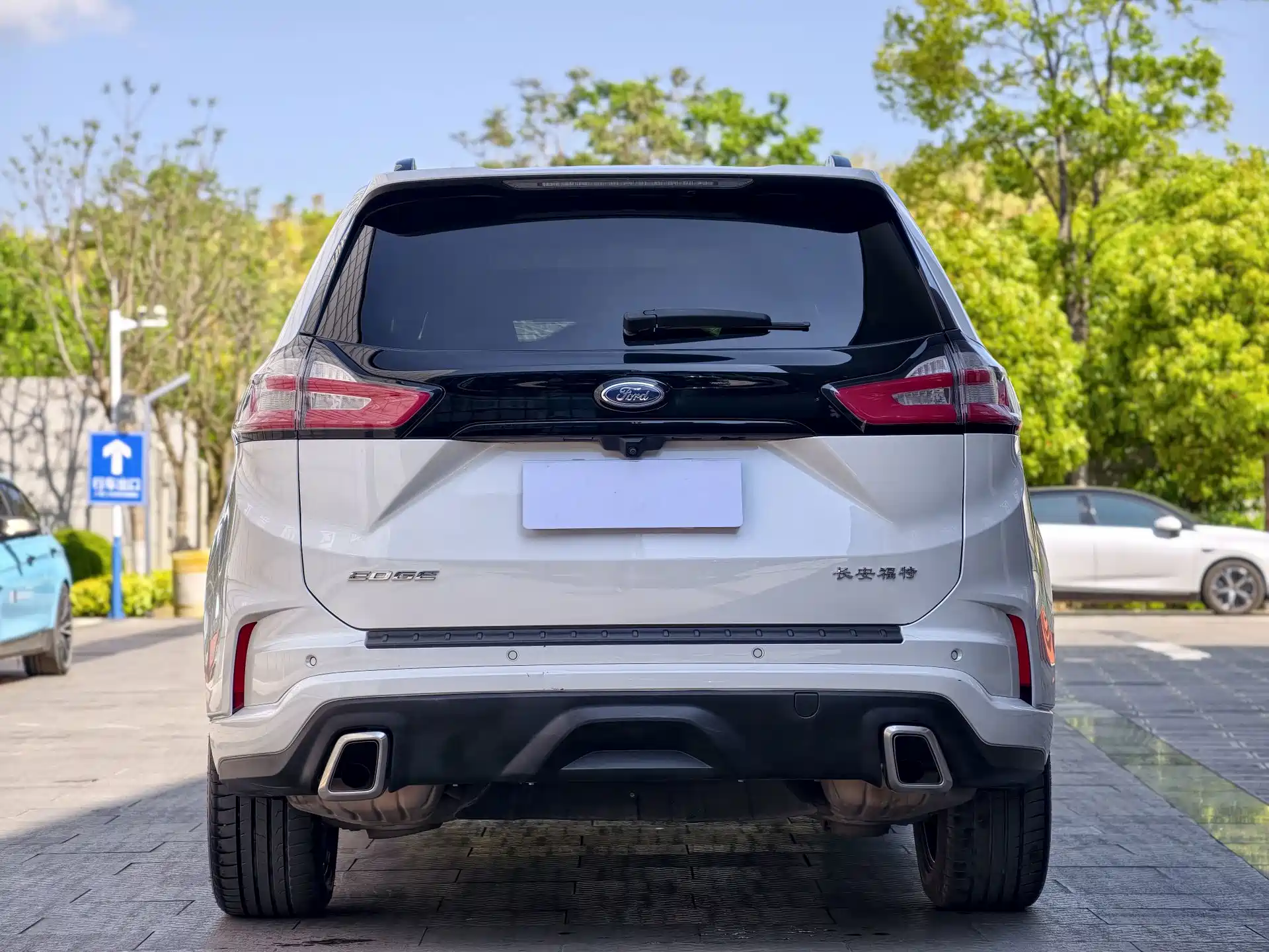 Фото 8 - Ford Edge