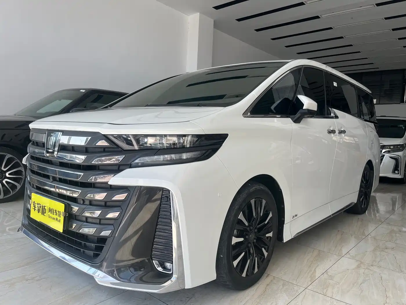 Toyota Vellfire 2024 Crown Hybrid 2.5L Executive Premium Edition фото 2