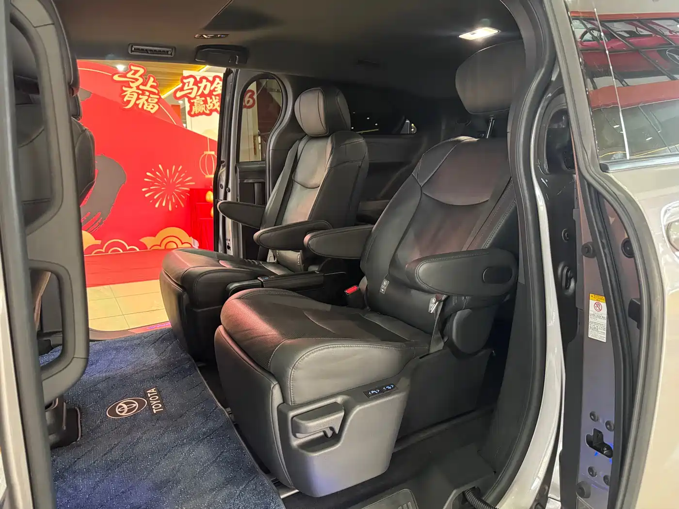 Toyota Sienna 2021 2.5L Hybrid Premium Edition фото 14