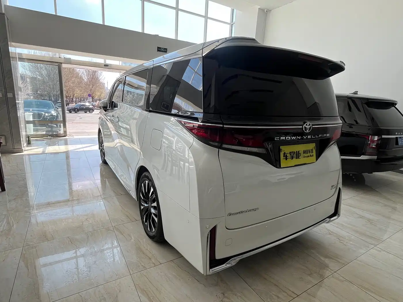 Toyota Vellfire 2024 Crown Hybrid 2.5L Executive Premium Edition фото 3