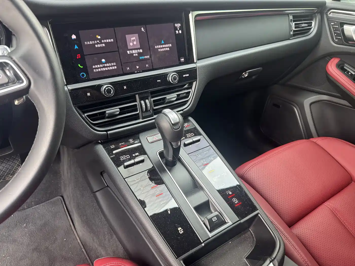 PORSCHE MACAN
