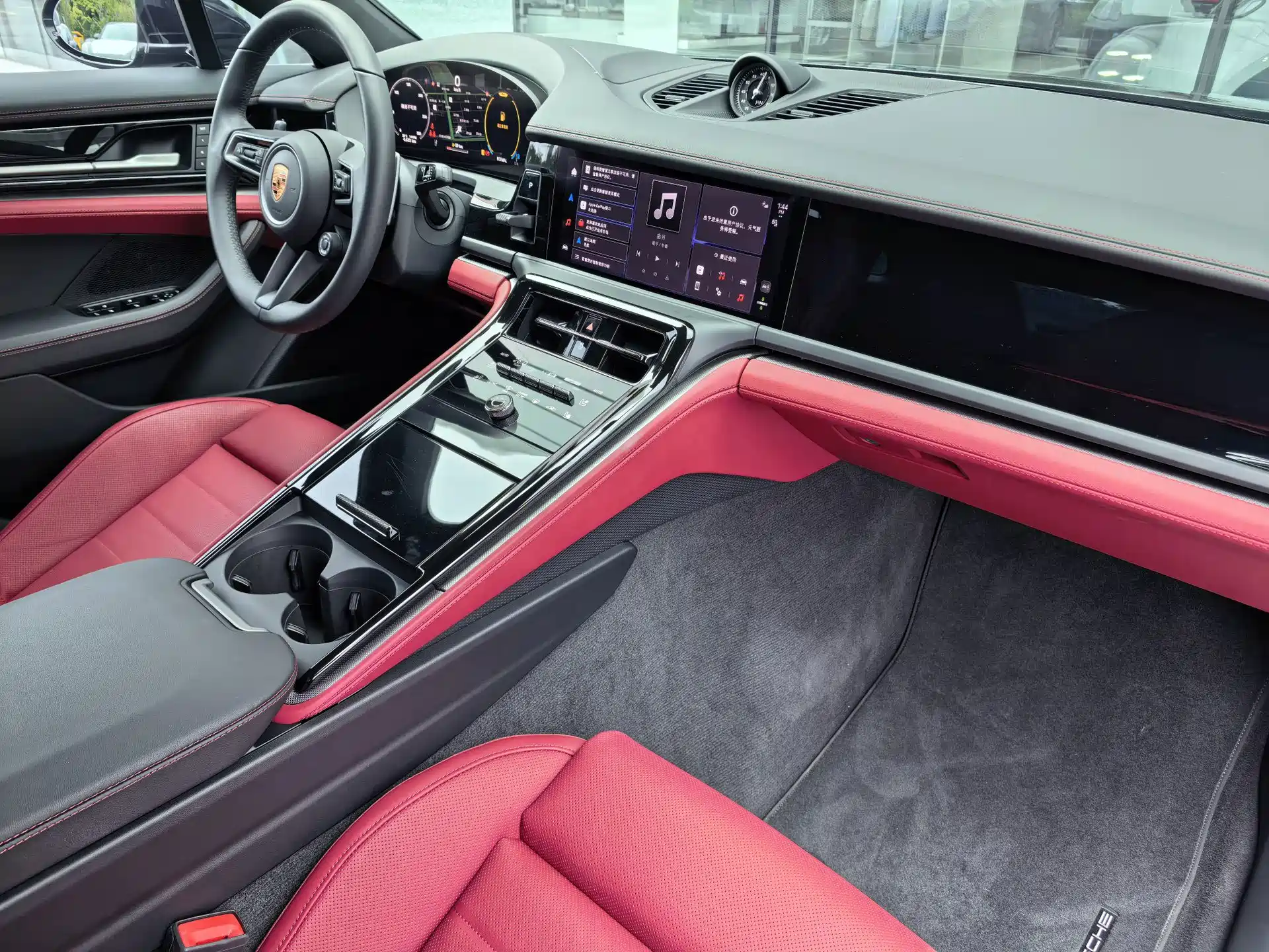صورة 2 - Porsche Panamera