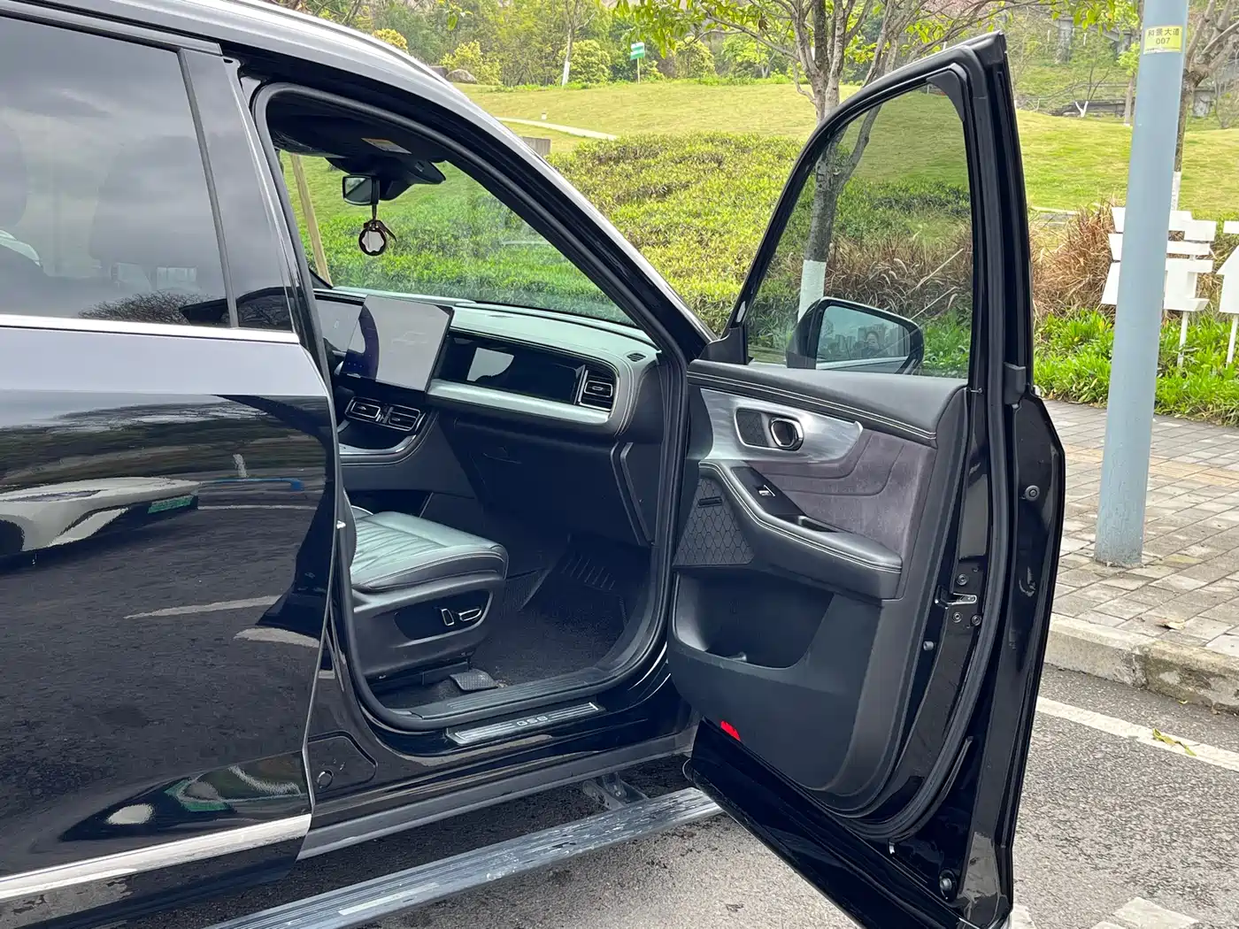 GAC Trumpchi Trumpchi GS8 2022 Dual Engine Series 2.0TM 2WD Premium Edition (7-Seater) фото 36