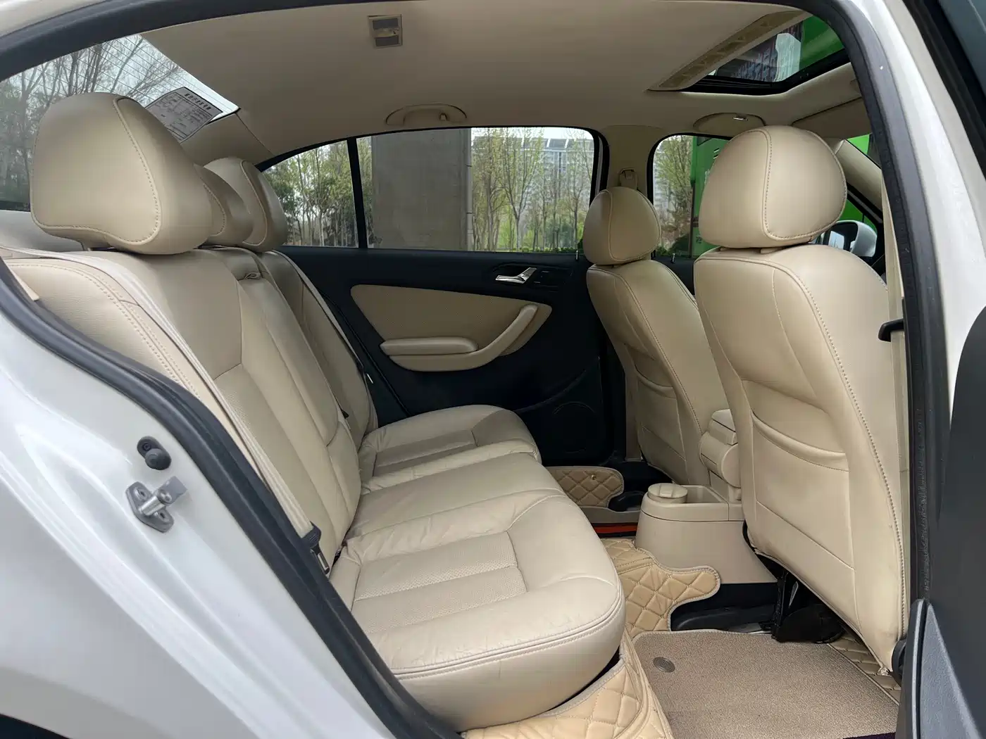 Volkswagen Lavida 2011 1.6L Automatic Pinya Edition фото 9