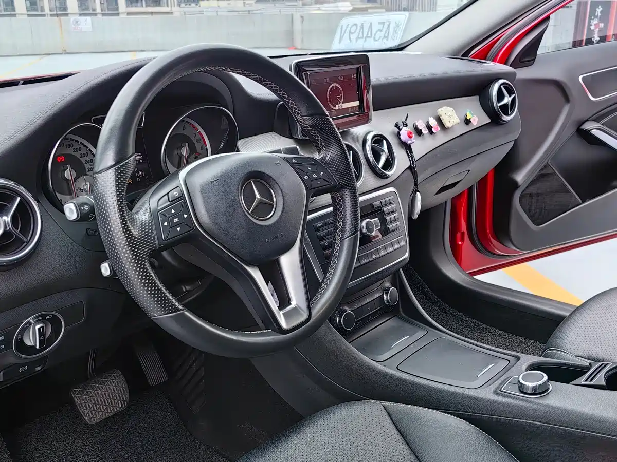 Mercedes-Benz GLA 2015 GLA 220 4MATIC Fashion Edition фото 10