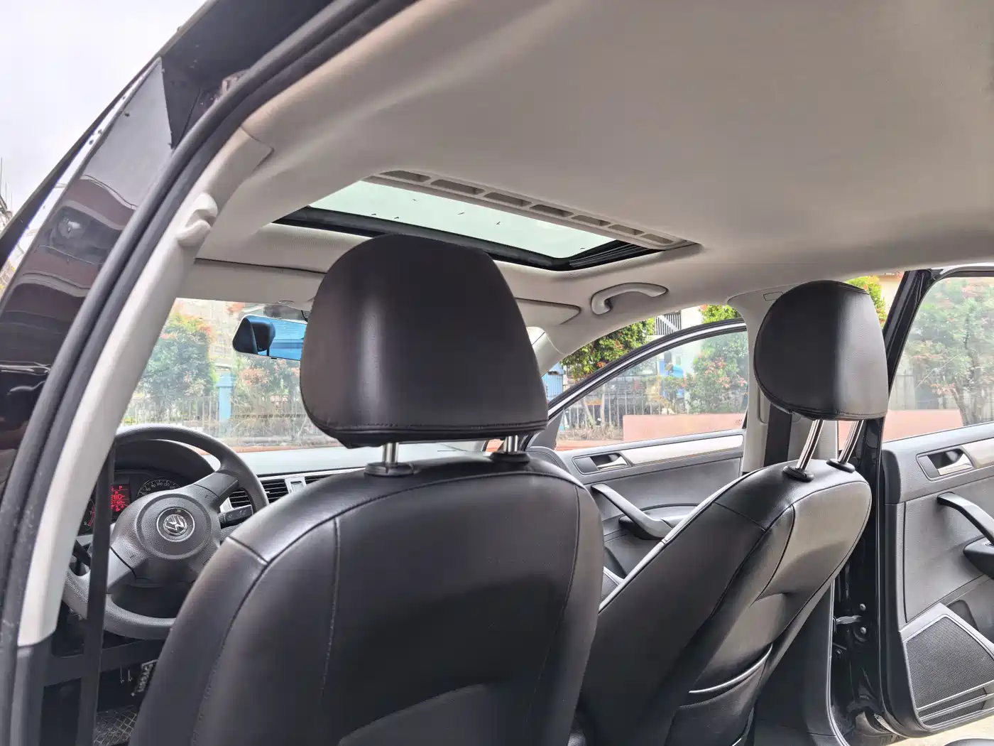 Volkswagen Santana 2013 1.6L Automatic Comfort Edition фото 13
