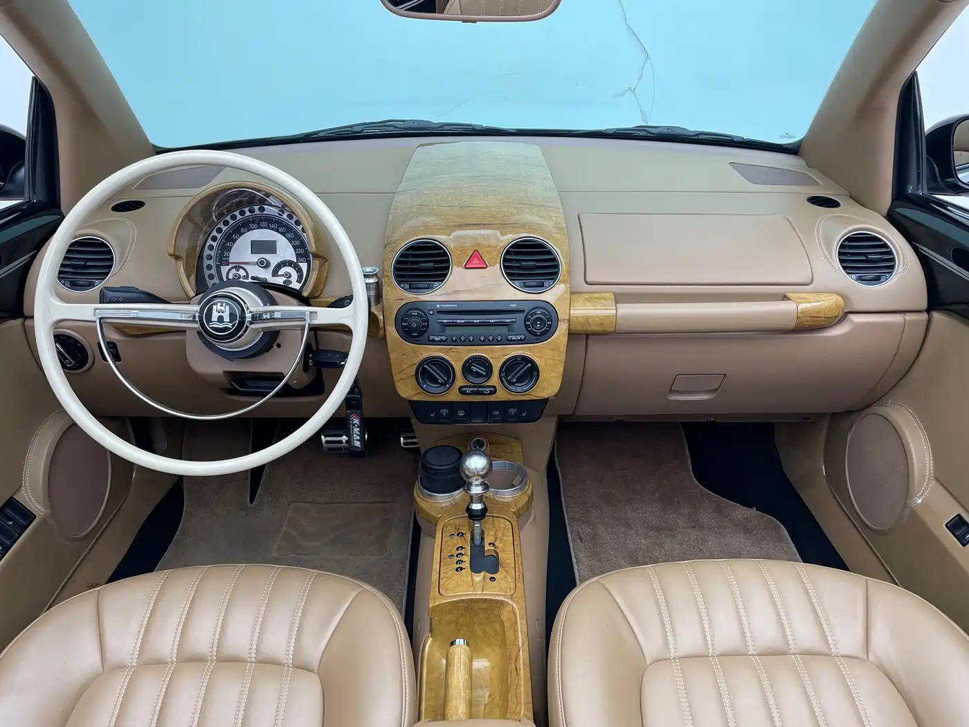 Volkswagen Beetle 2006 Model 2.0 Convertible Luxury Edition фото 21