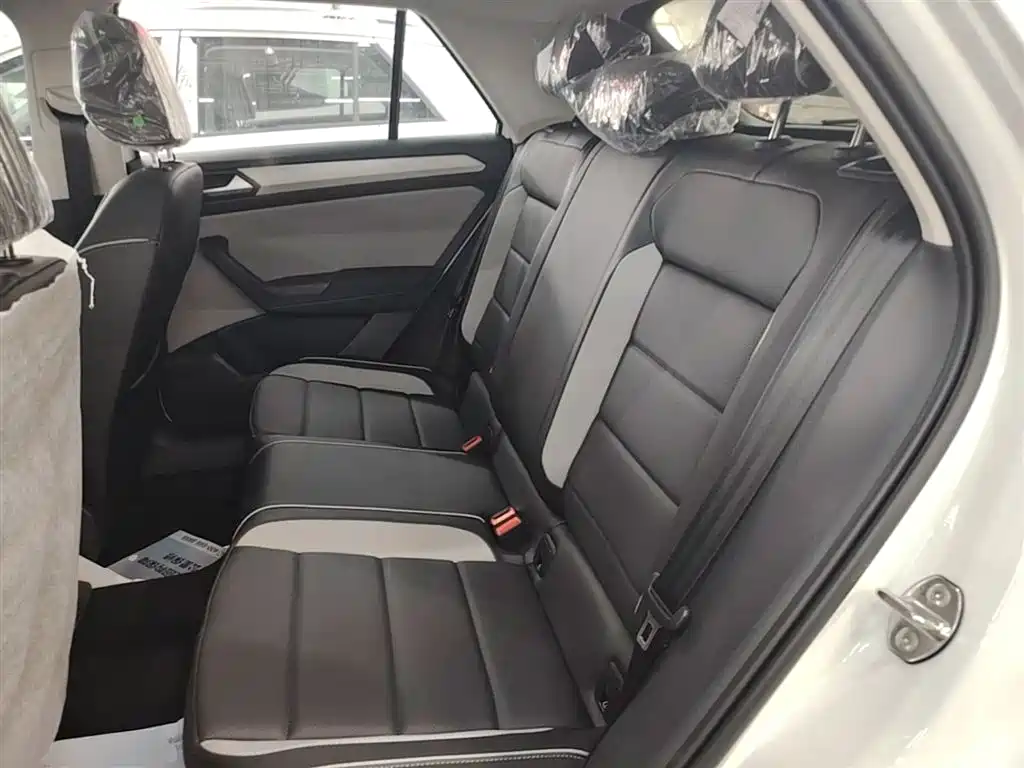 VOLKSWAGEN T-ROC EXPLORING SONGS