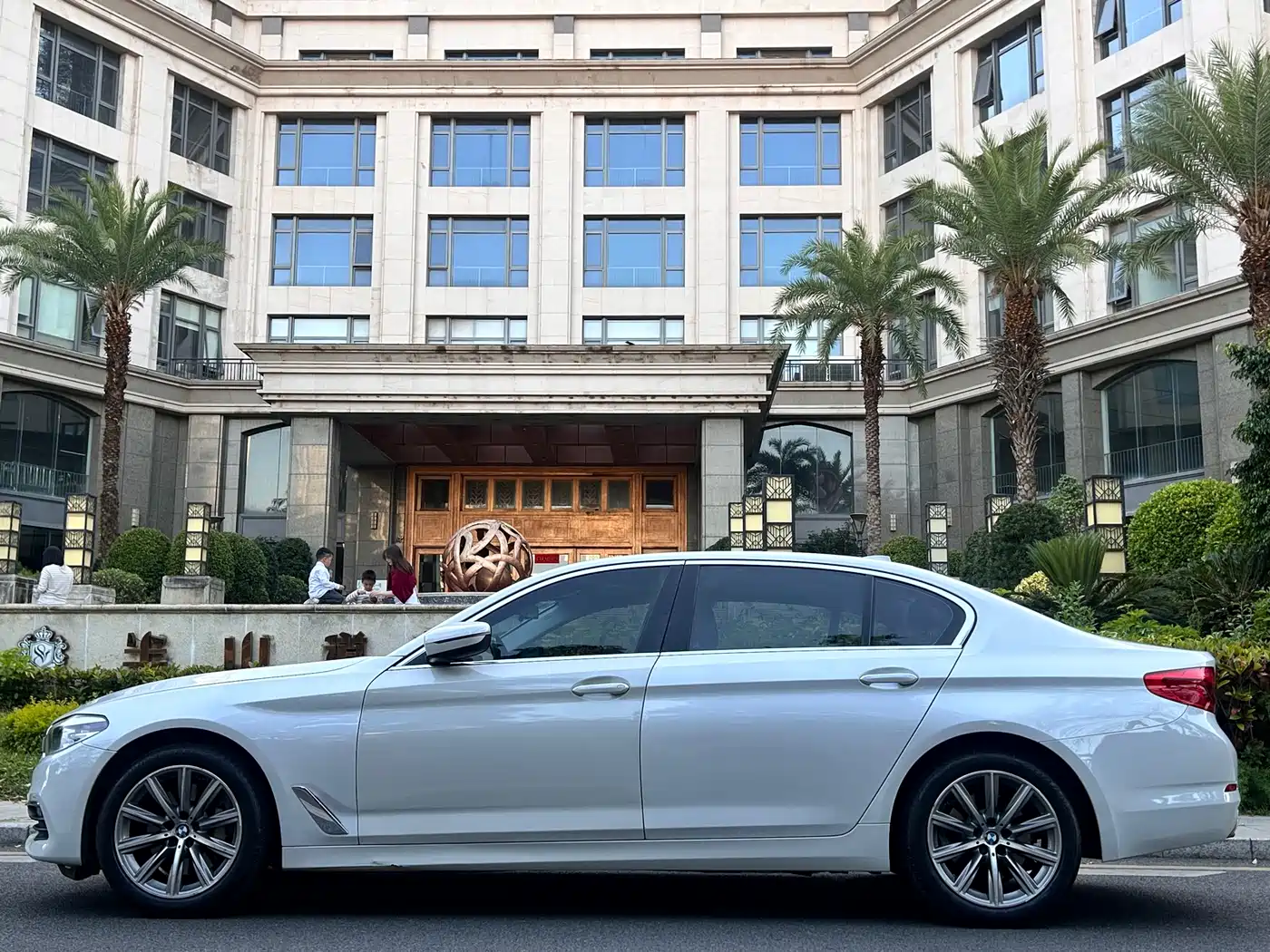 BMW 5 Series 2018 528Li Launch Special Edition фото 4