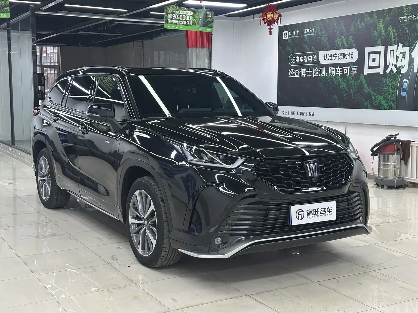 Toyota Crown Kluger 2024 2.5L HEV 4WD Premium Edition фото 3